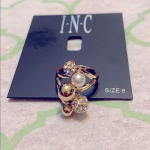 Costume jewelry ring gold size 6